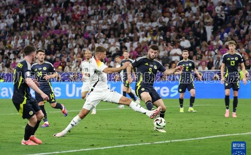 龙8官网 long8 bet元隆雅图幼儿园运动会趣味足球活动助力小朋友健康成长